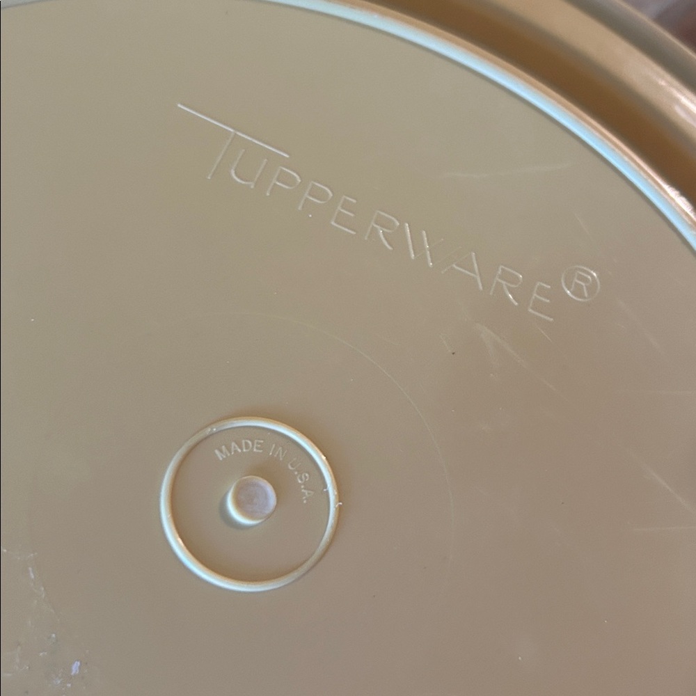 Tupperware Round cake or pie carrier - Picture 4 of 4
